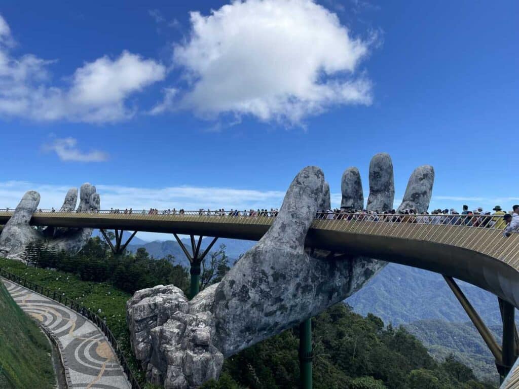 【峴港景點2026】巴拿山 Bana Hills 必看攻略 ︱交通 門票 餐廳 地圖 住宿 景點黃金佛手橋